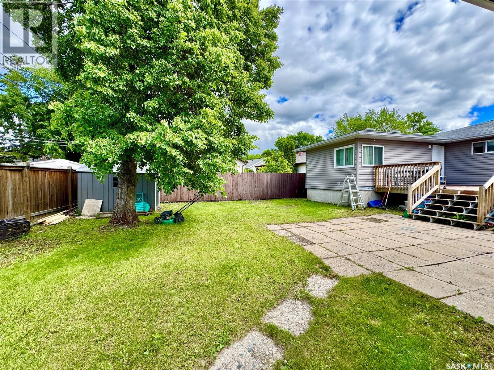 19 Logan CRESCENT W — photo 52