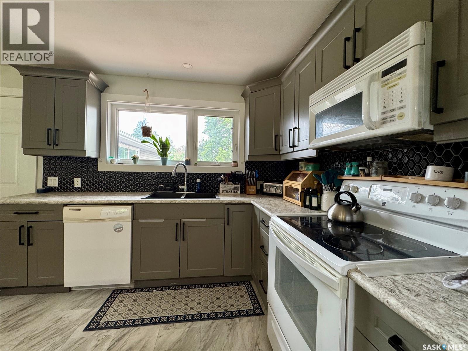 19 Logan CRESCENT W — photo 6