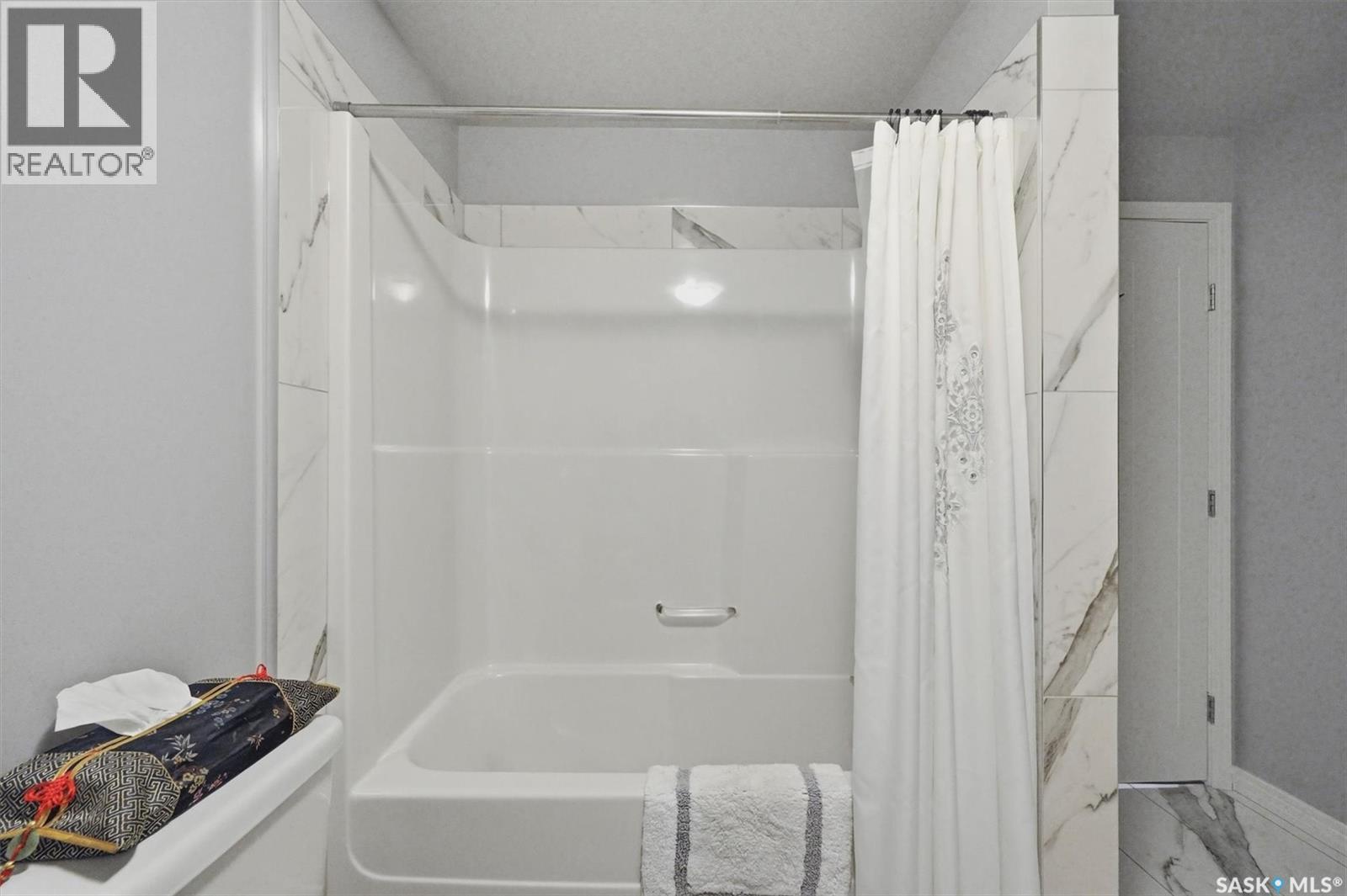 222 235 Evergreen SQUARE — photo 27