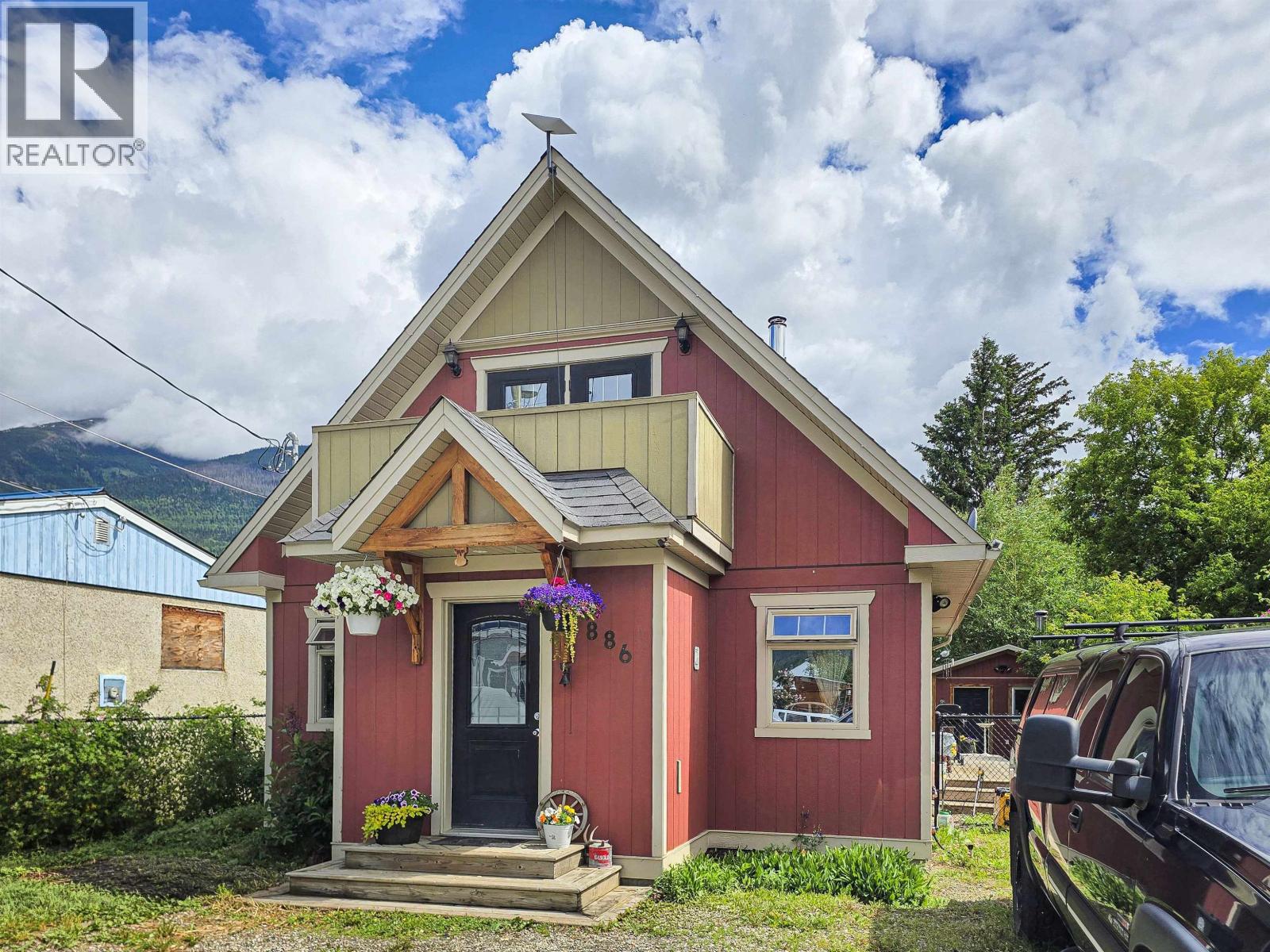 886 4TH AVENUE - 1