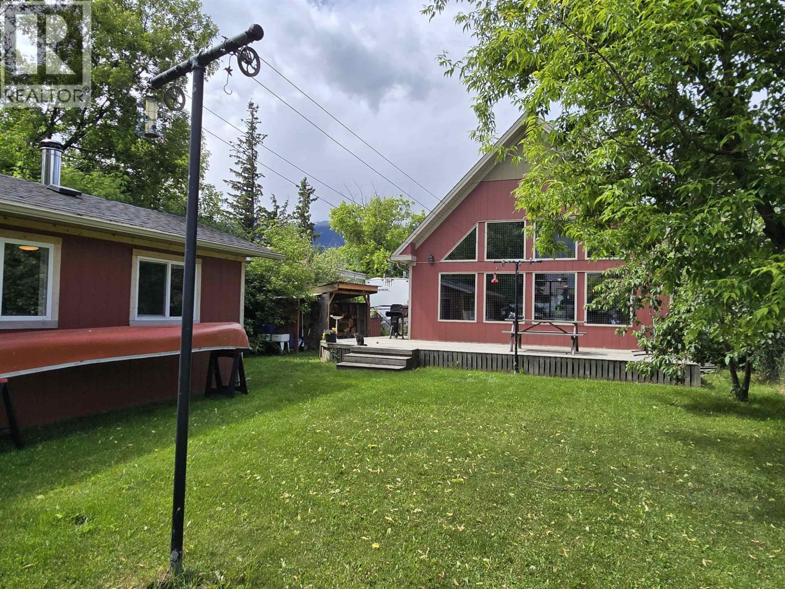 886 4TH AVENUE - 16