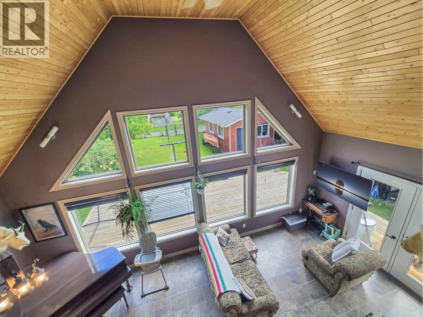 886 4TH AVENUE - 3