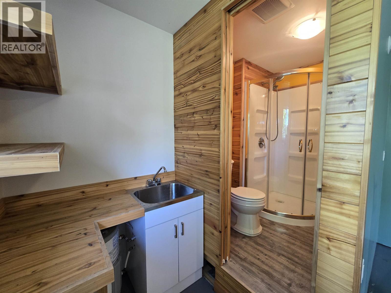 886 4TH AVENUE - 18