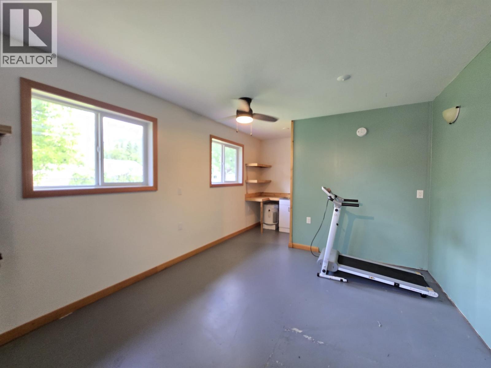 886 4TH AVENUE - 19