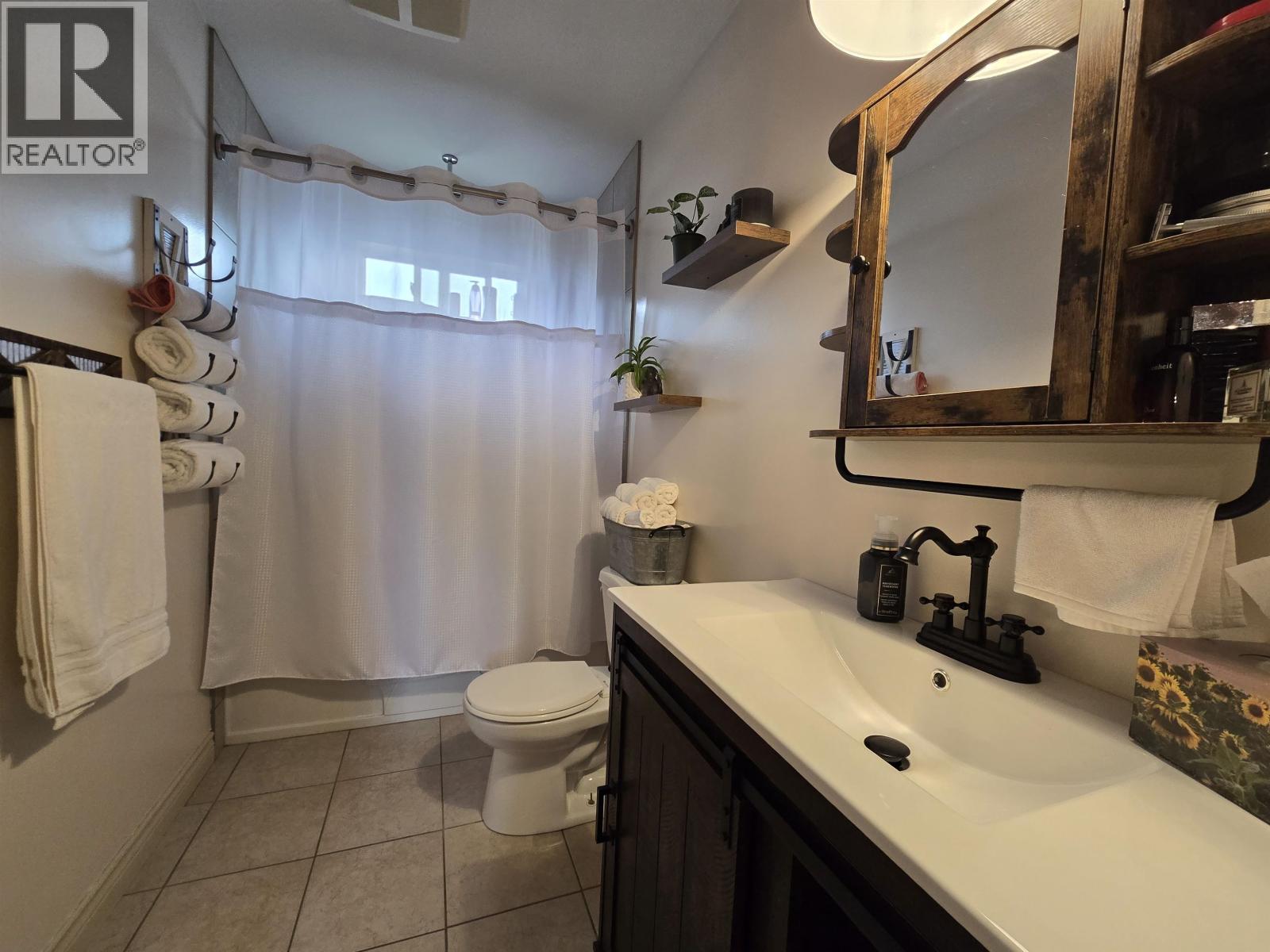 886 4TH AVENUE - 10