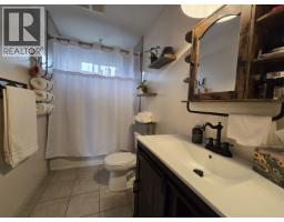 886 4th Avenue, Mcbride, BC V0J2E0 Photo 10