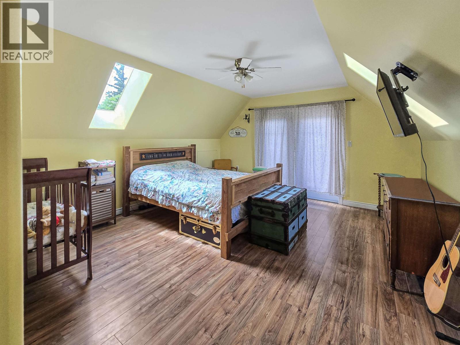 886 4TH AVENUE - 12