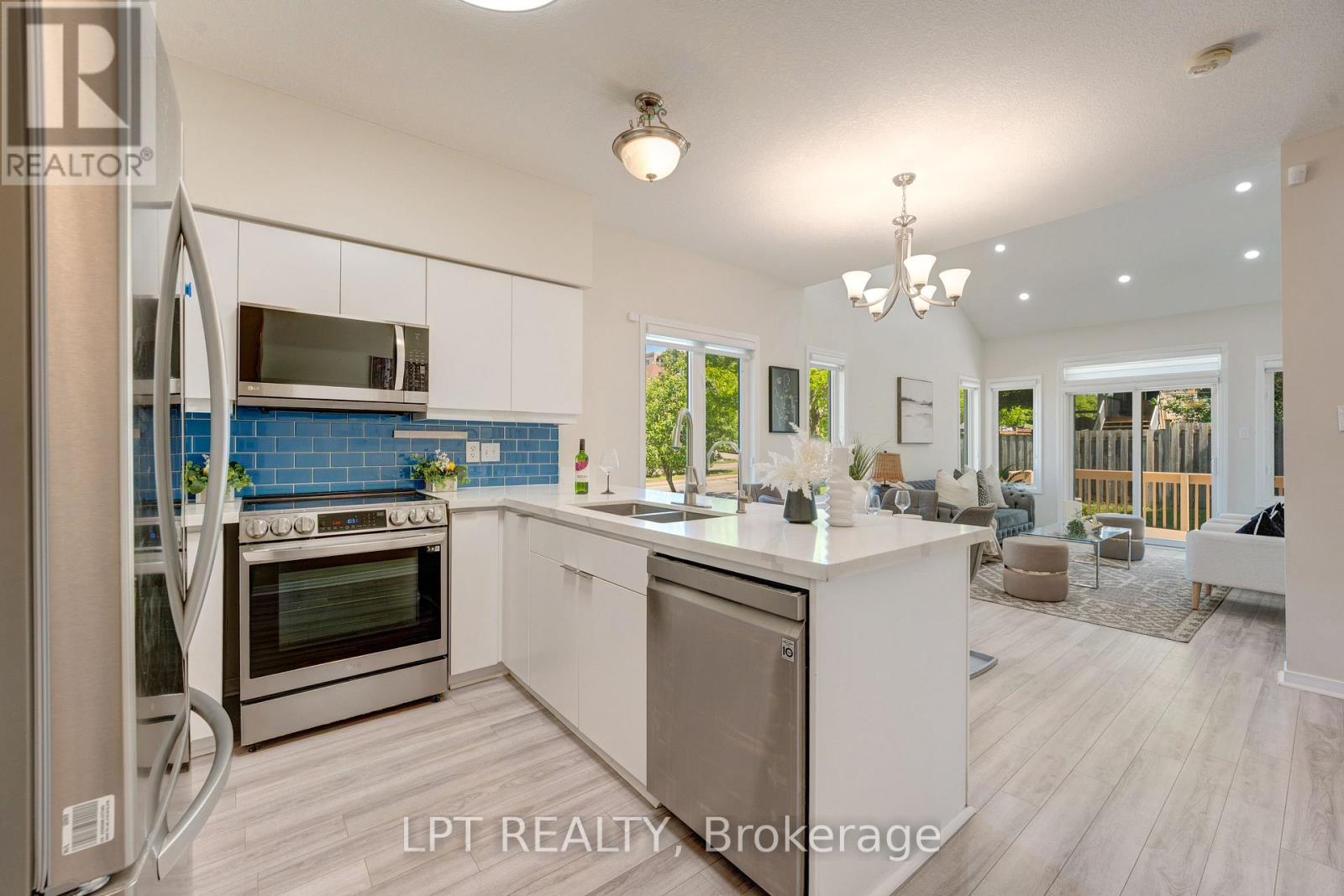 #13 795 LAURELWOOD DRIVE - 11