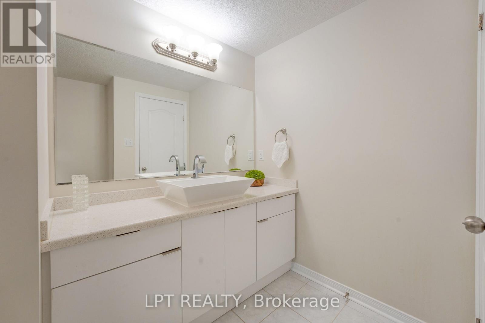 #13 795 LAURELWOOD DRIVE - 32
