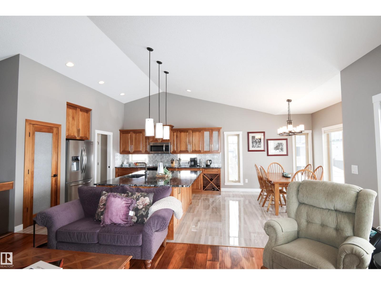 10508 103 AV — photo 6