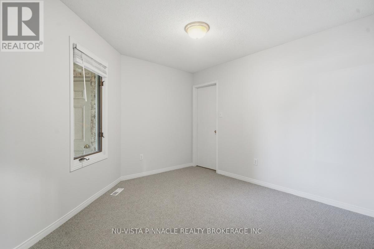 #13 825 SHELBORNE STREET - 27