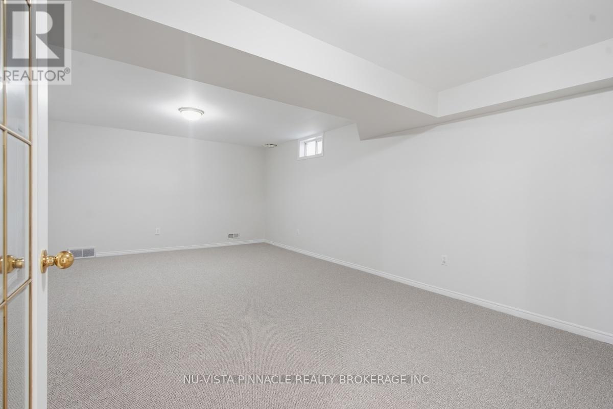 #13 825 SHELBORNE STREET - 32