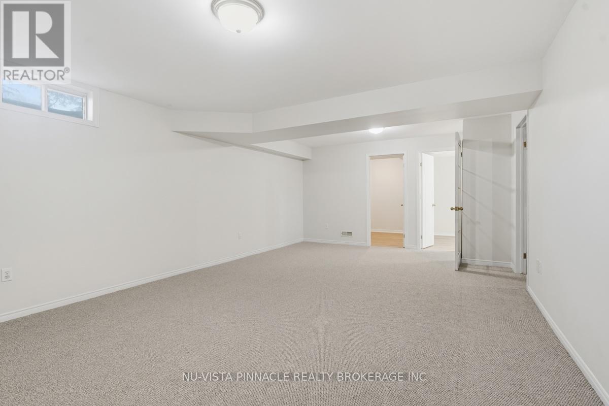 #13 825 SHELBORNE STREET - 34