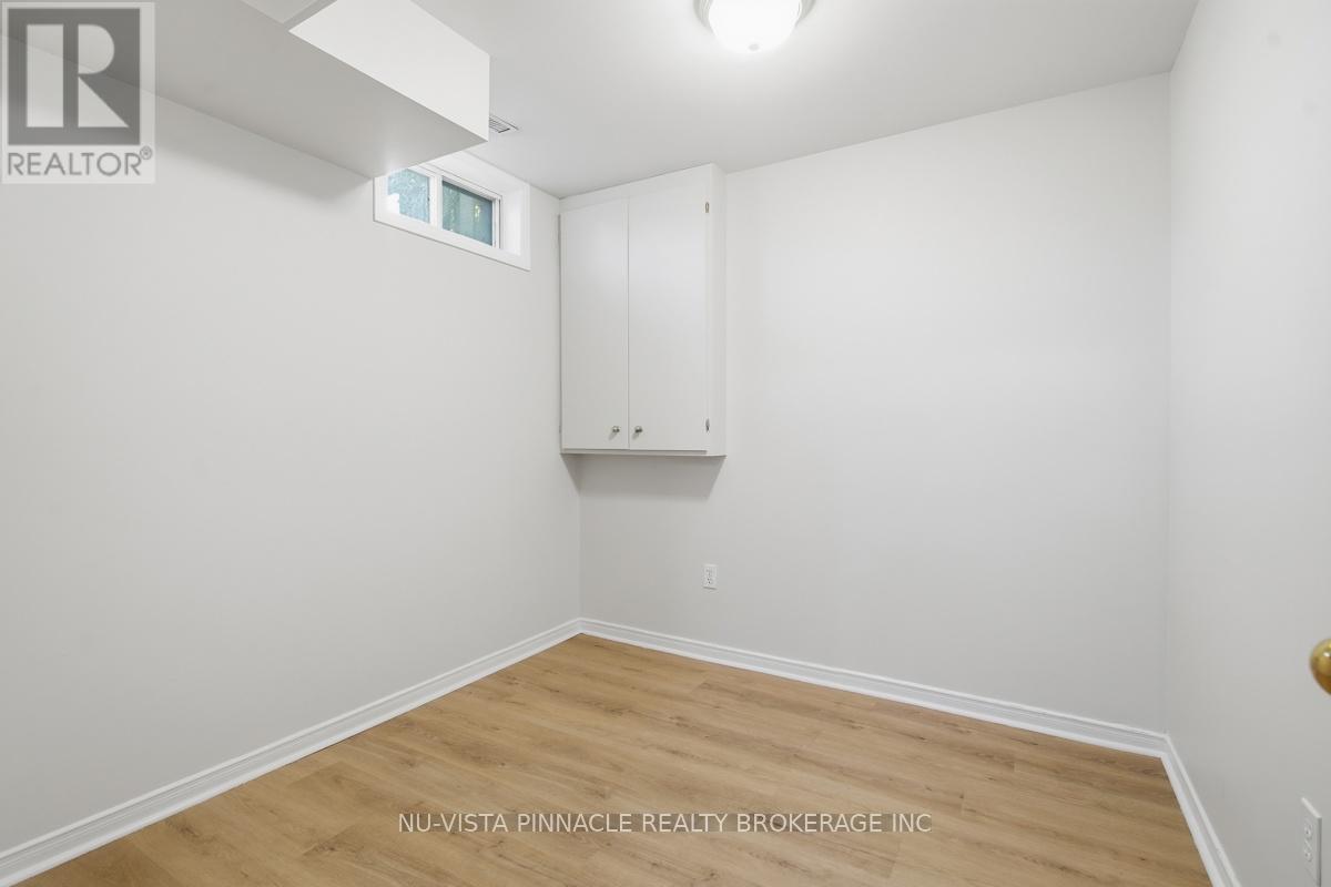 #13 825 SHELBORNE STREET - 35