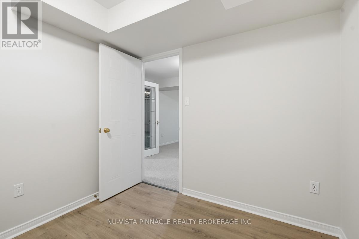 #13 825 SHELBORNE STREET - 36