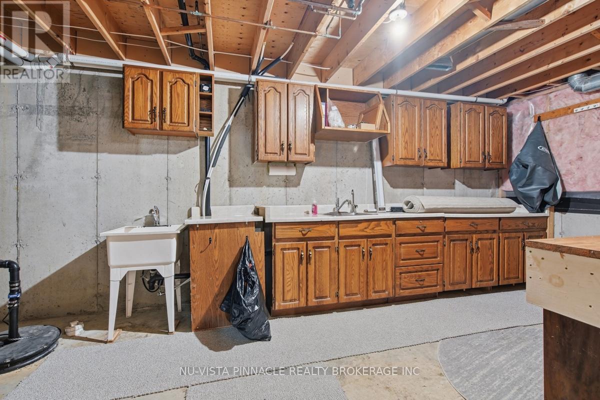 #13 825 SHELBORNE STREET - 40
