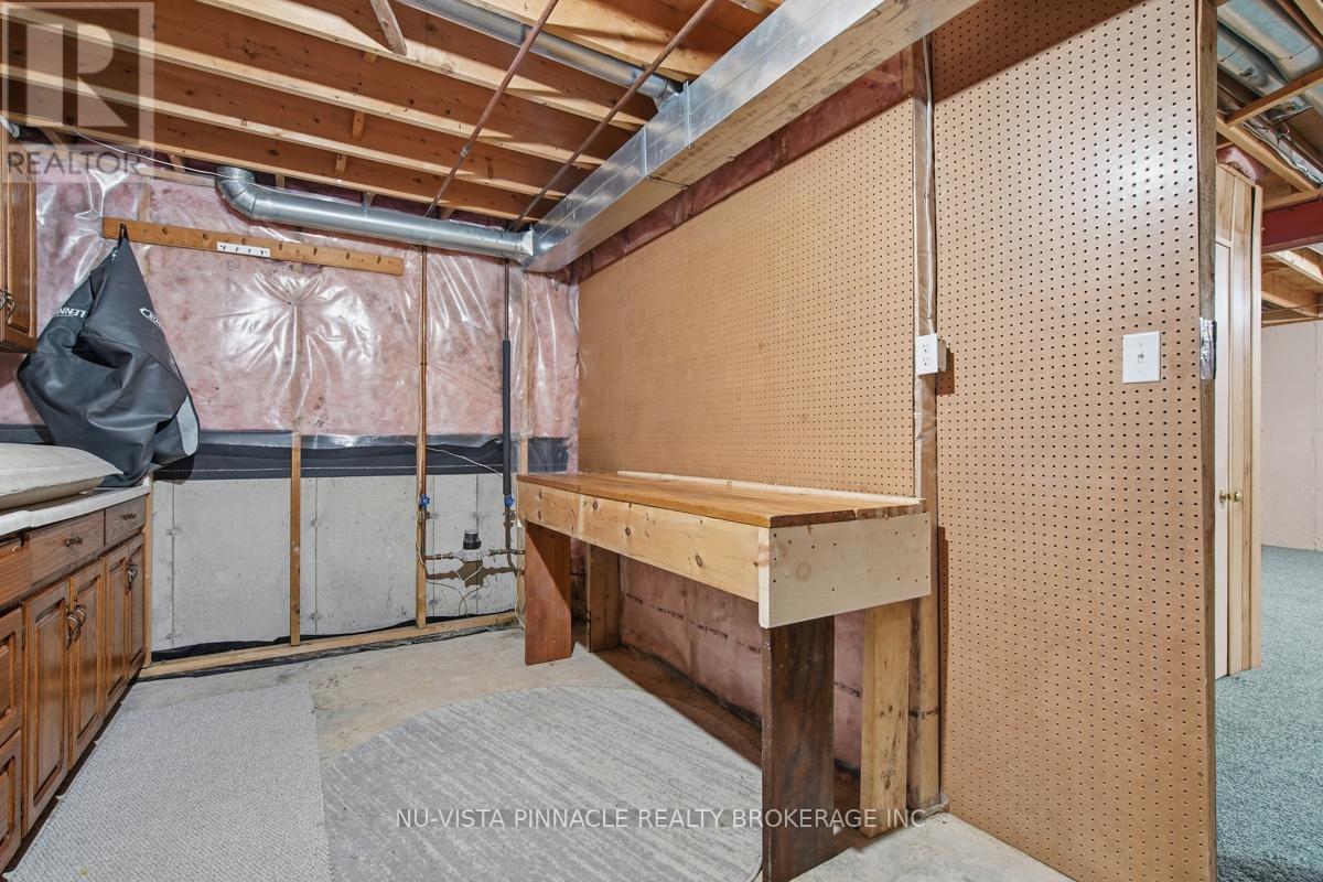 #13 825 SHELBORNE STREET - 41