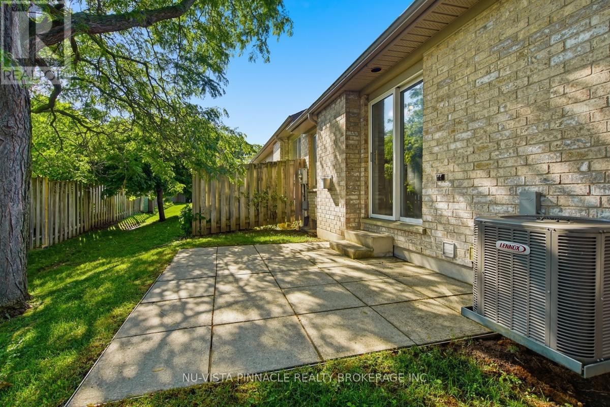 #13 825 SHELBORNE STREET - 44