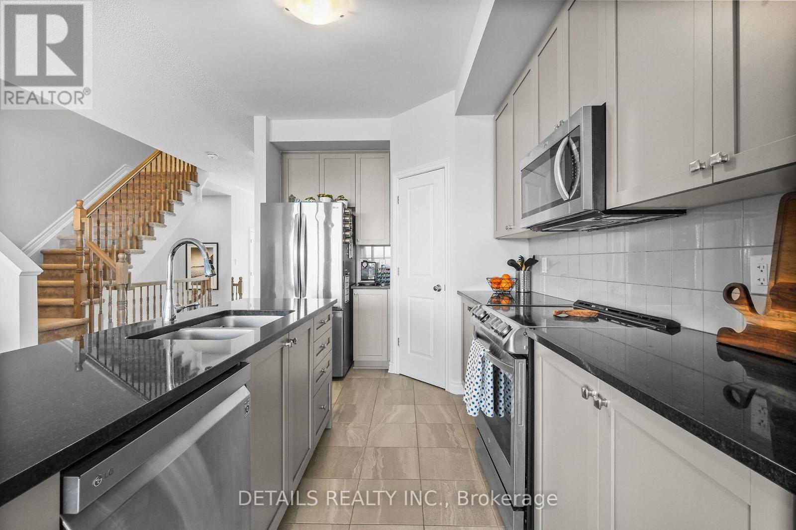3 Bed, 4 Bath House for Sale in Ottawa – 756 DEARBORN PRIVATE, Ottawa – MLS# X13465310 - Image 20