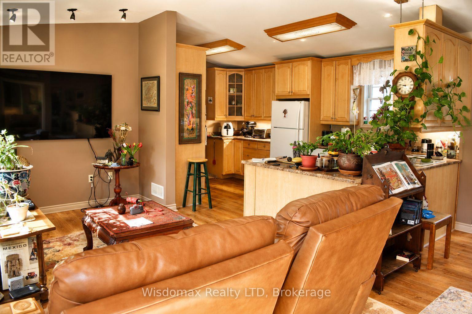 10 ROSE AVENUE - 22