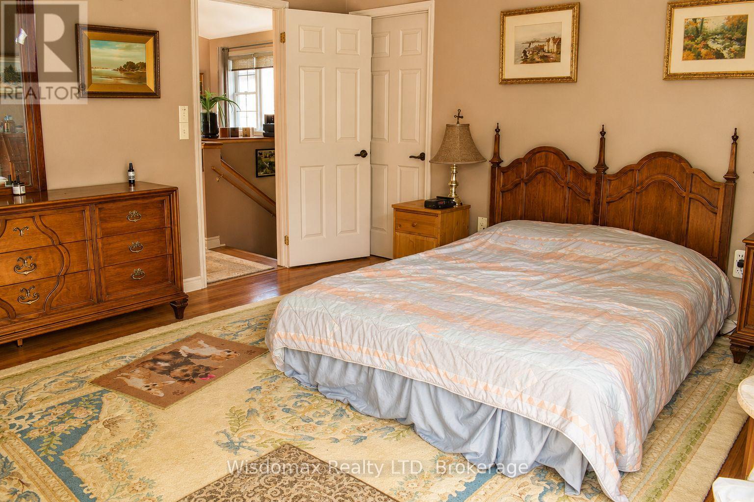 10 ROSE AVENUE - 25