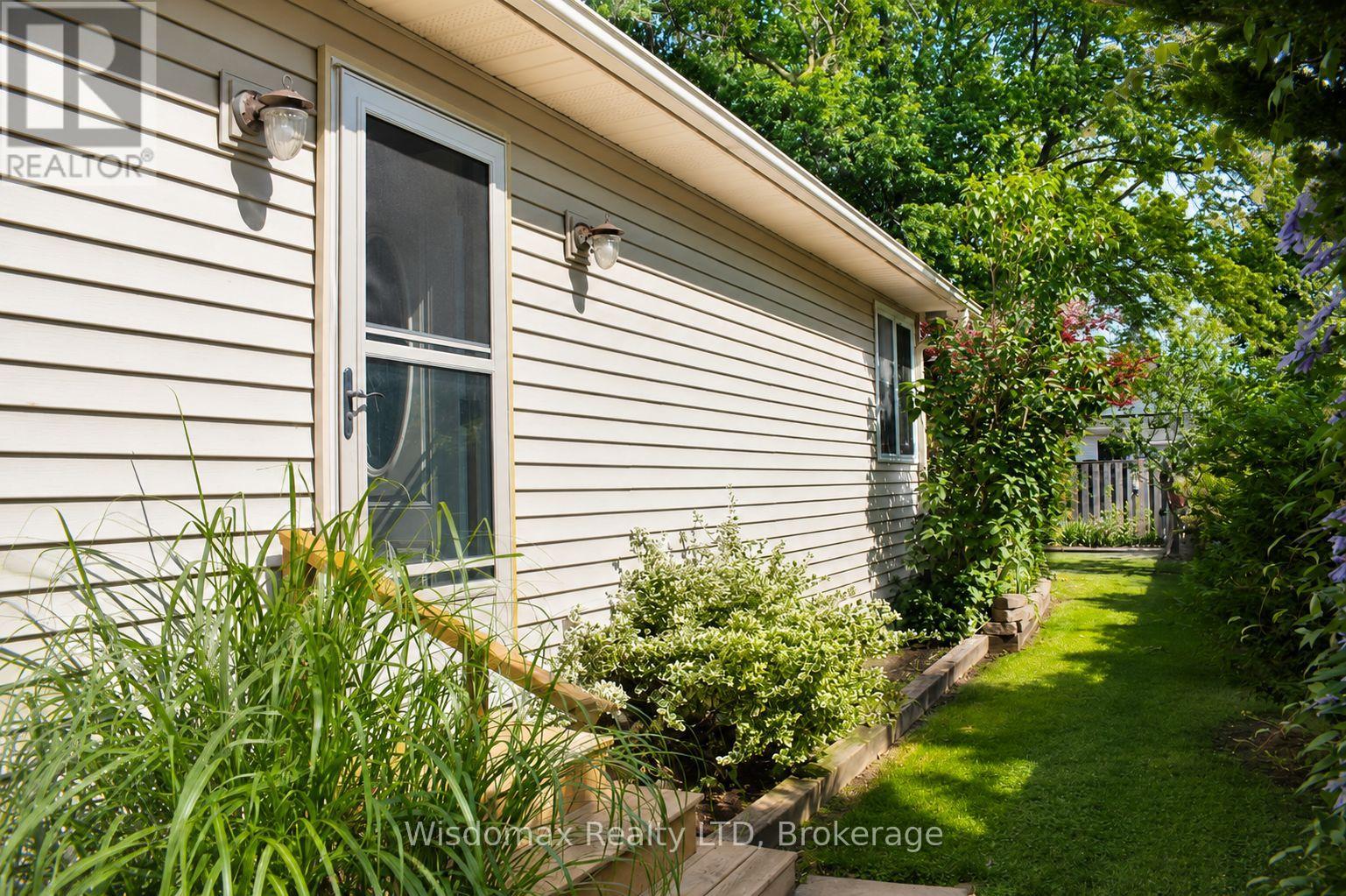 10 ROSE AVENUE - 27