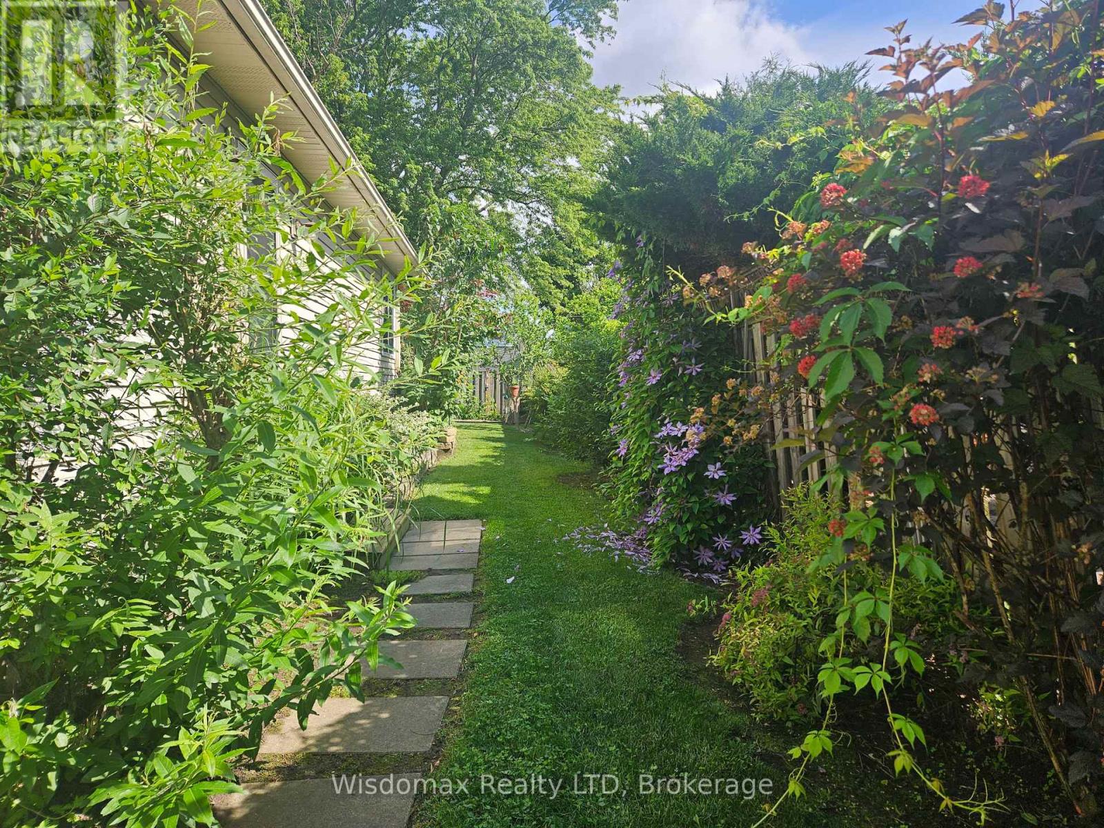 10 ROSE AVENUE - 28
