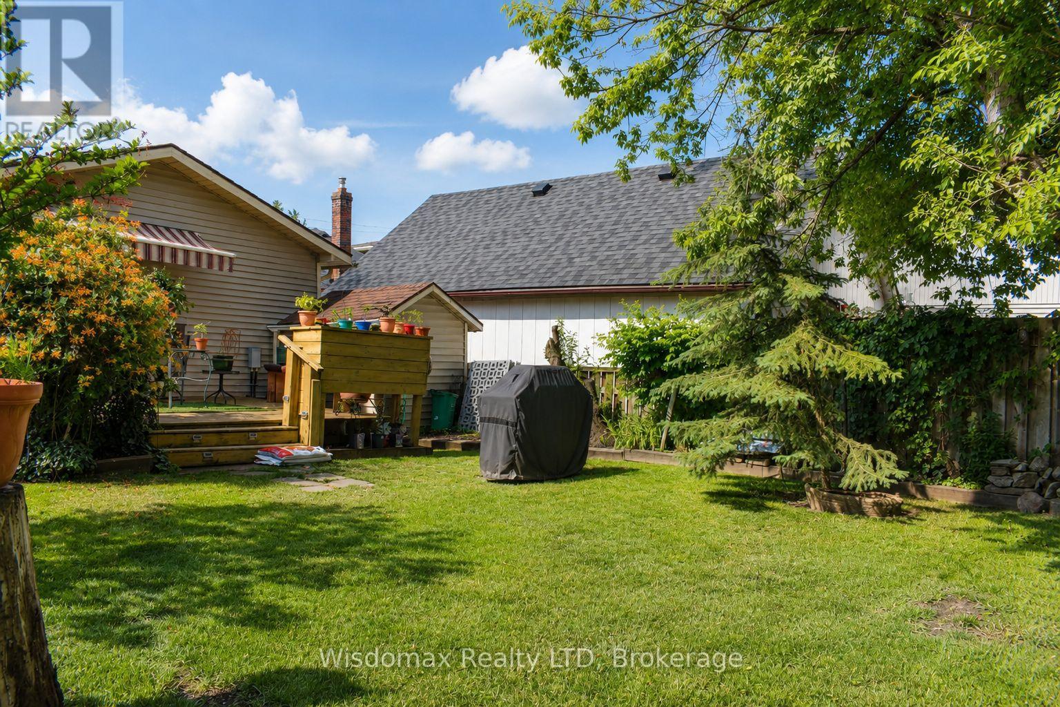 10 ROSE AVENUE - 32