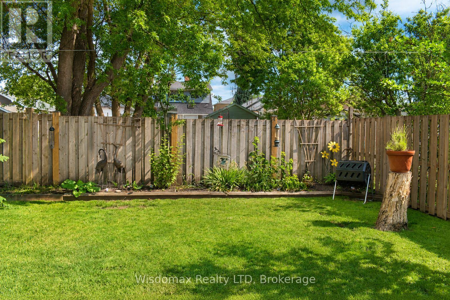 10 ROSE AVENUE - 34