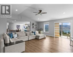 4pc Bathroom - 4618 Ponderosa Drive, Peachland, BC V0H1X5 Photo 18