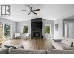 4pc Bathroom - 4618 Ponderosa Drive, Peachland, BC V0H1X5 Photo 15
