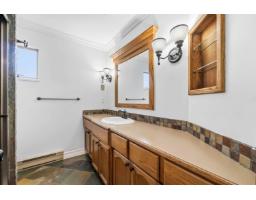 15751 98a Avenue, Surrey, BC V4N2V7 Photo 11