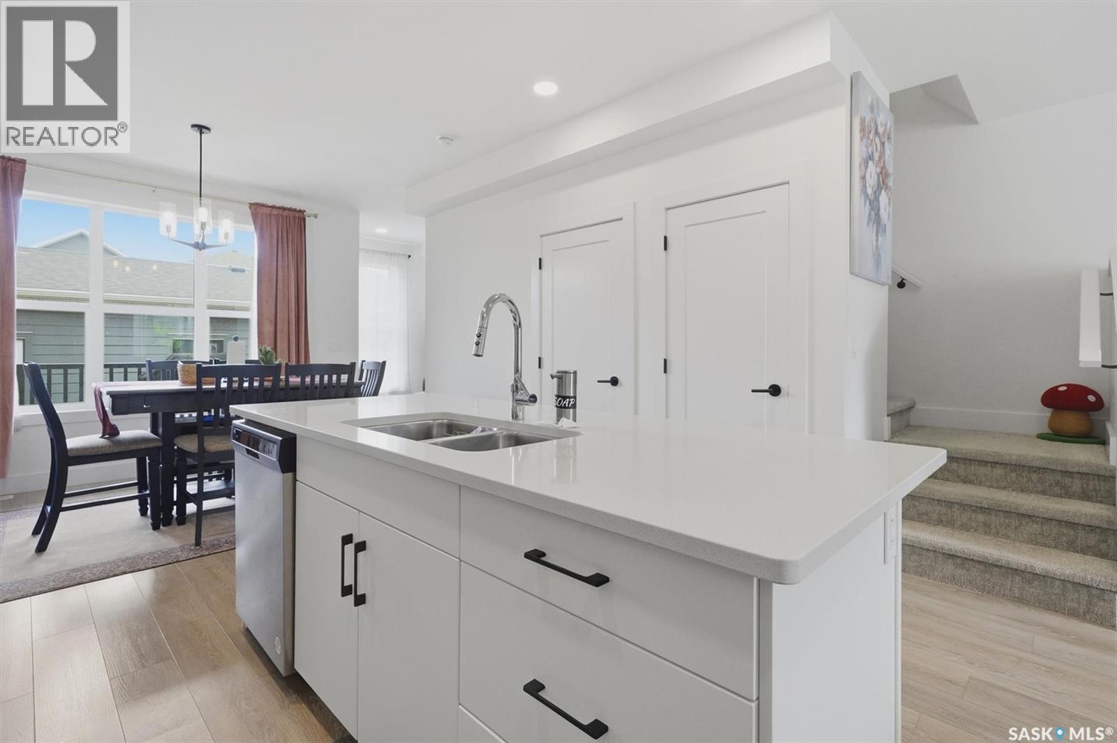 #149 Rosewood BOULEVARD E - 12