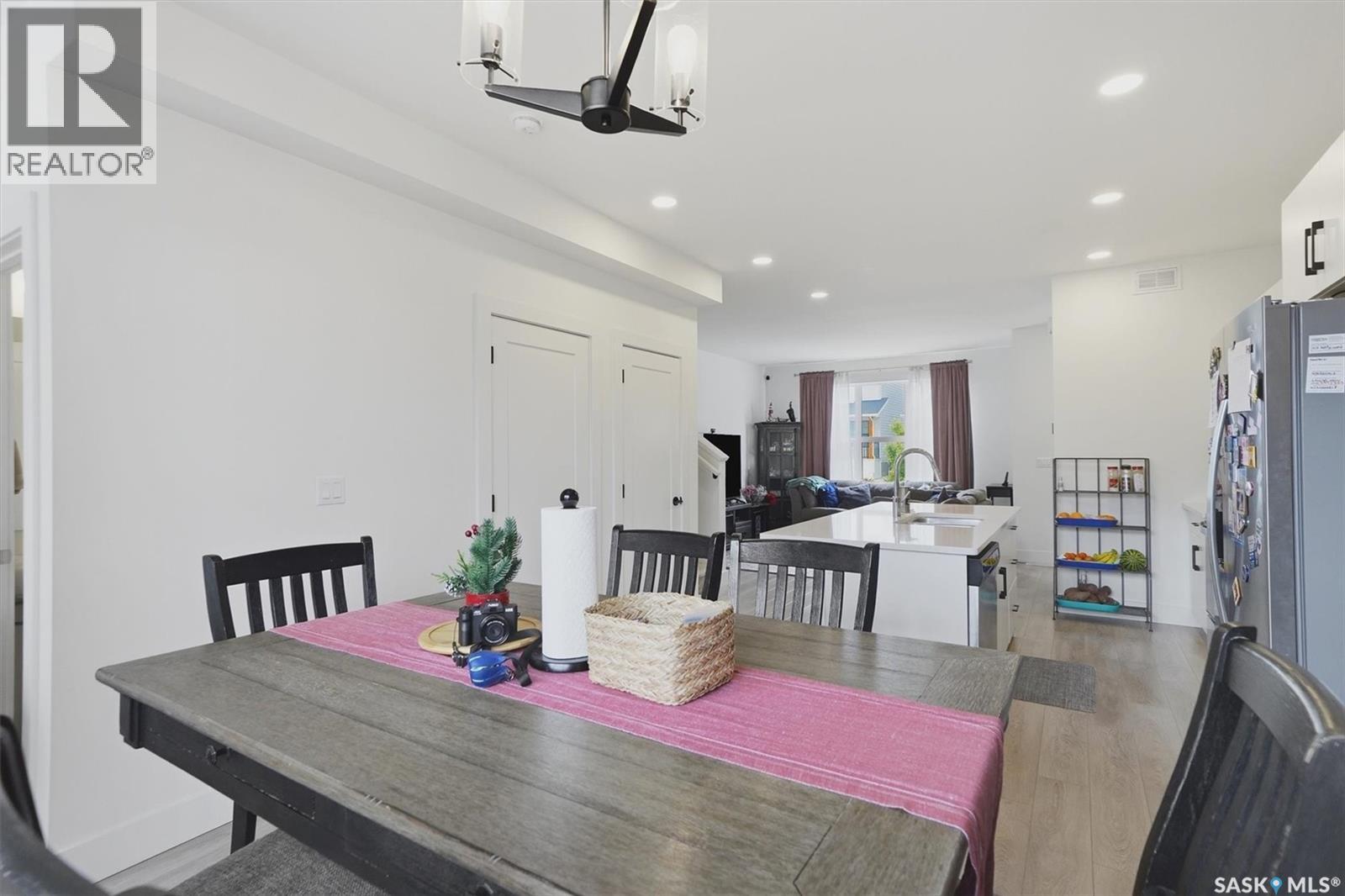 #149 Rosewood BOULEVARD E - 14