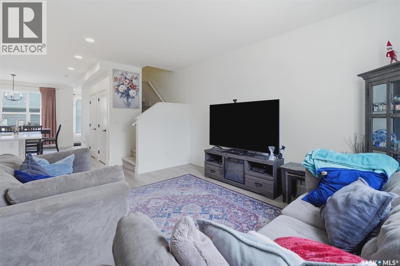 #149 Rosewood BOULEVARD E - 5