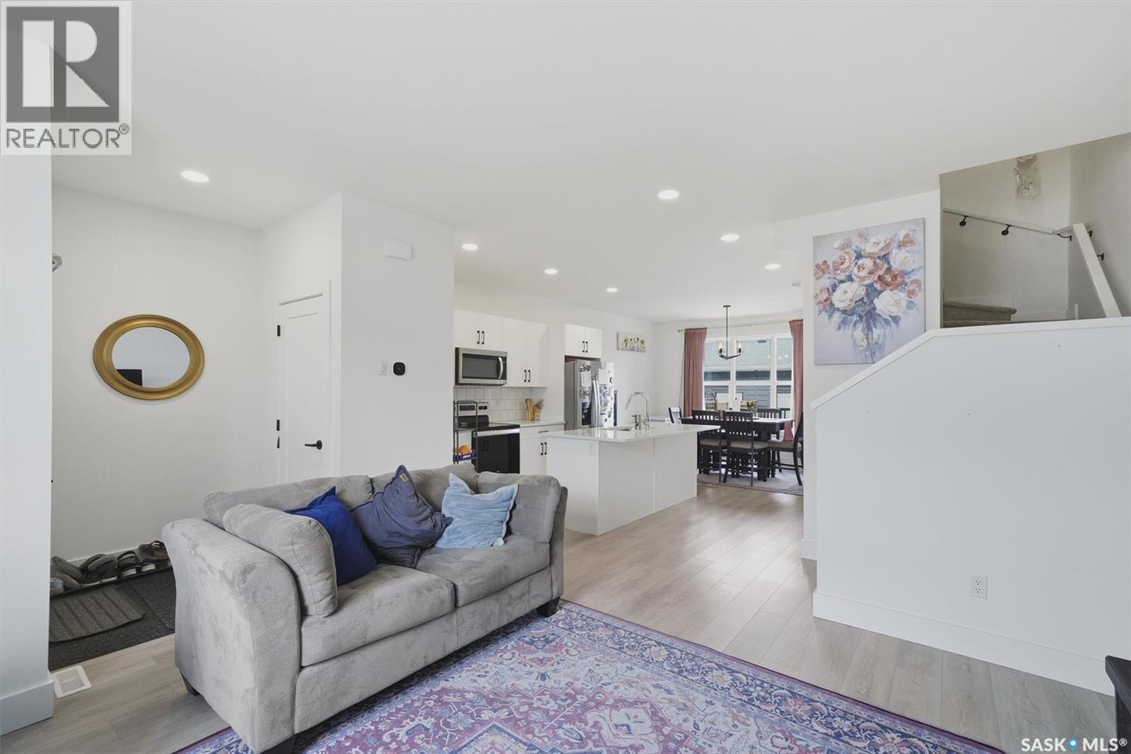 #149 Rosewood BOULEVARD E - 8