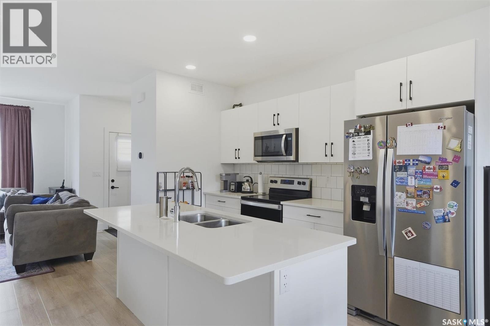 #149 Rosewood BOULEVARD E - 9