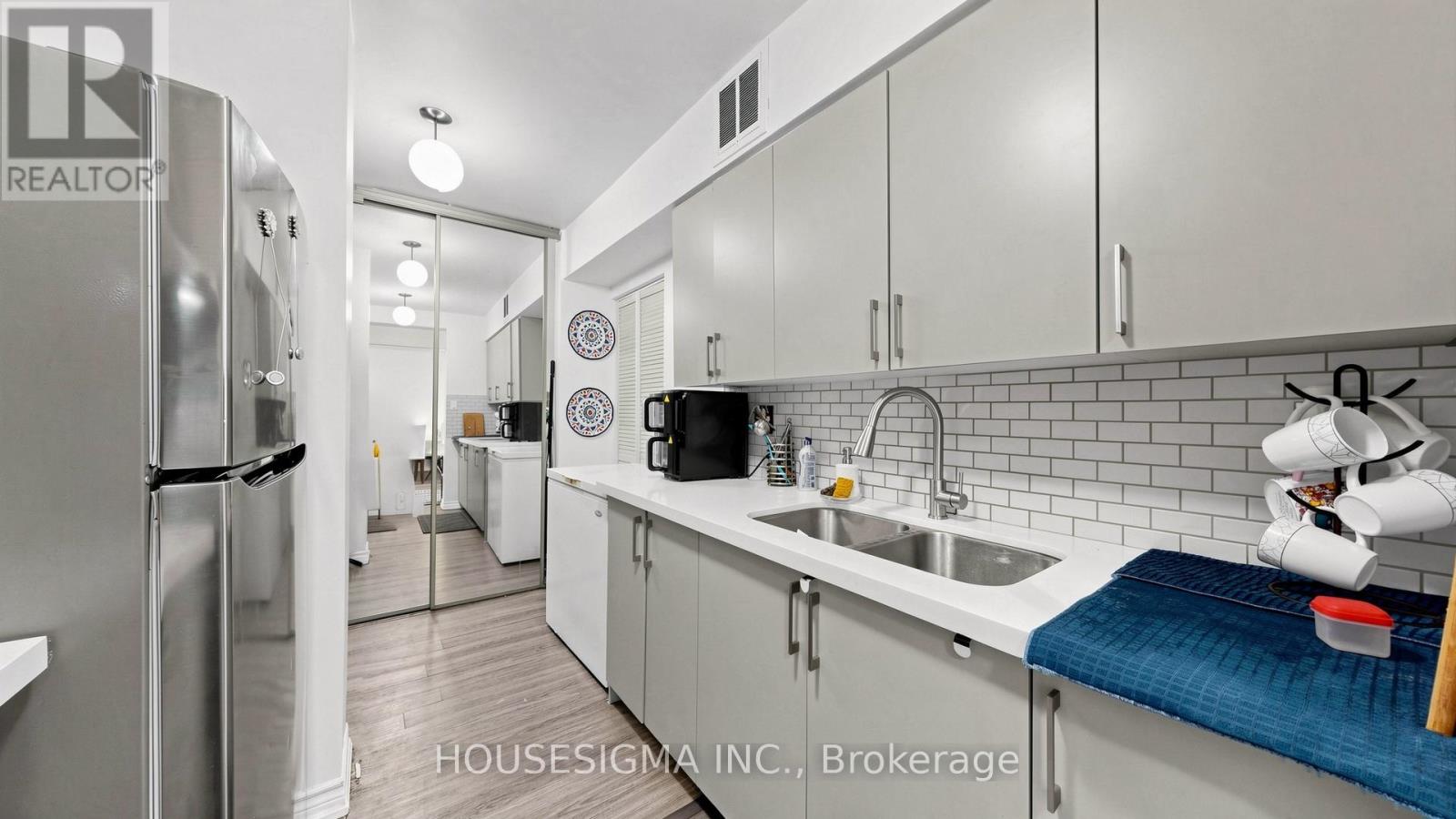 #1811 340 DIXON ROAD - 14