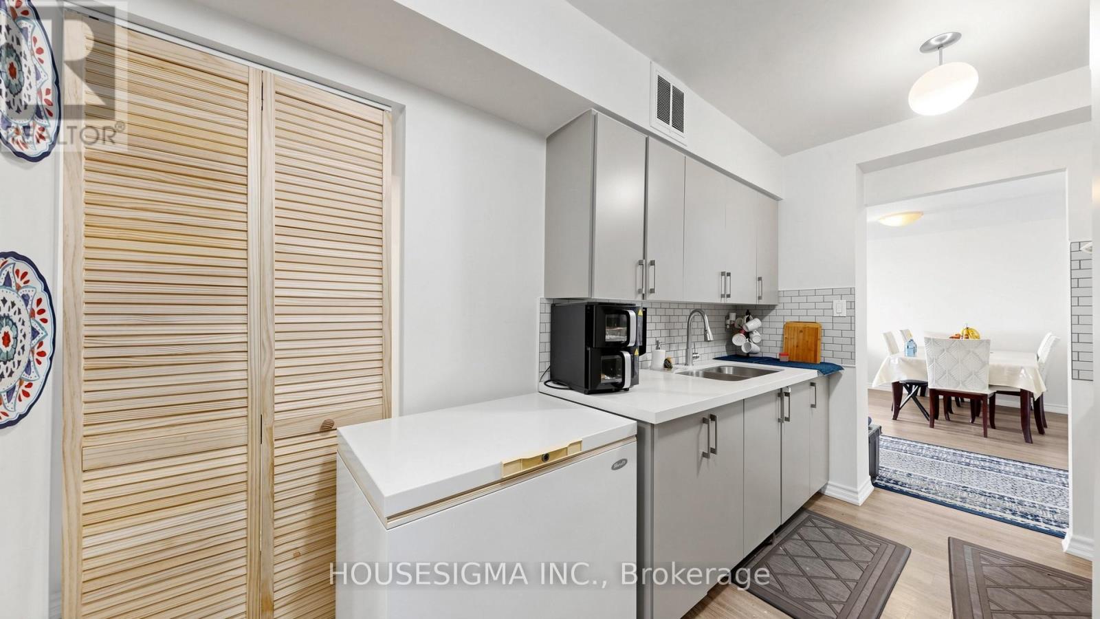 #1811 340 DIXON ROAD - 15