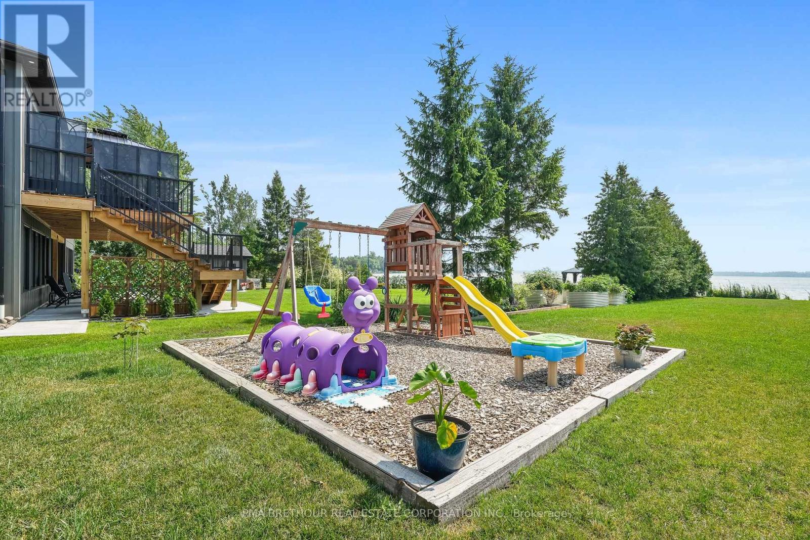 48 PLEASANT VIEW CRESCENT - 24