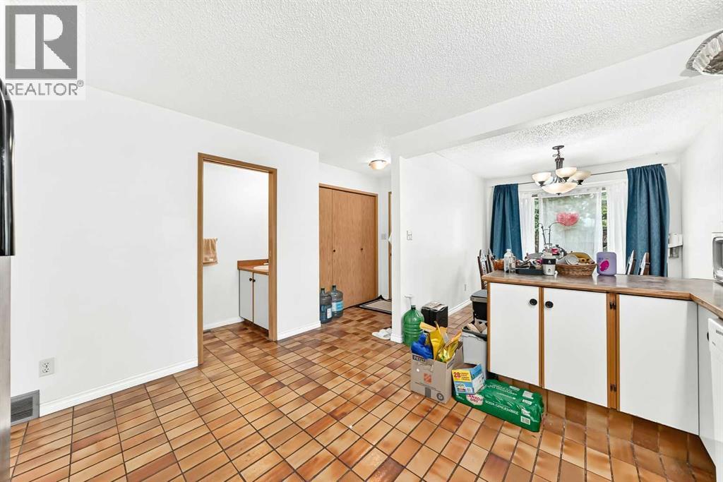 454 20 Avenue NW — photo 10