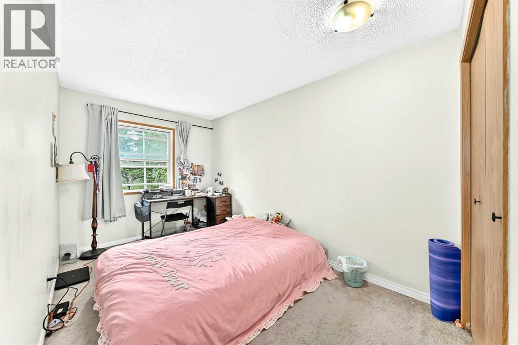Upper bedroom