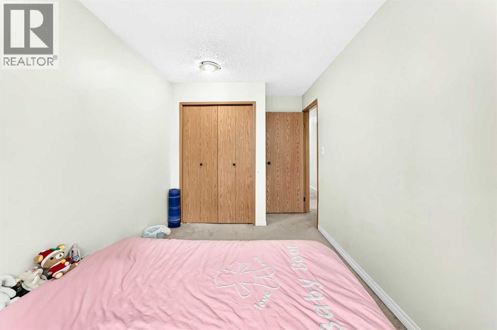 Upper bedroom