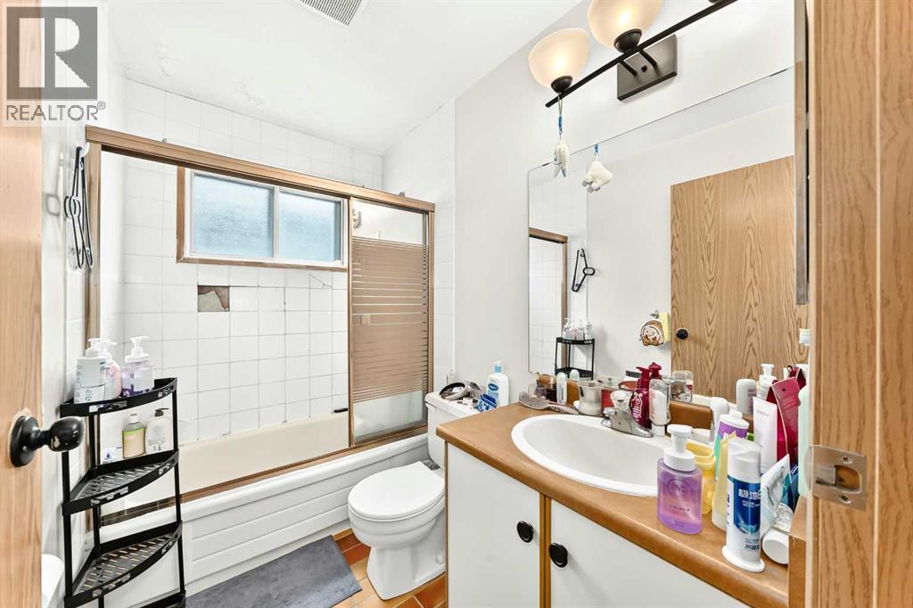 Upper bathroom