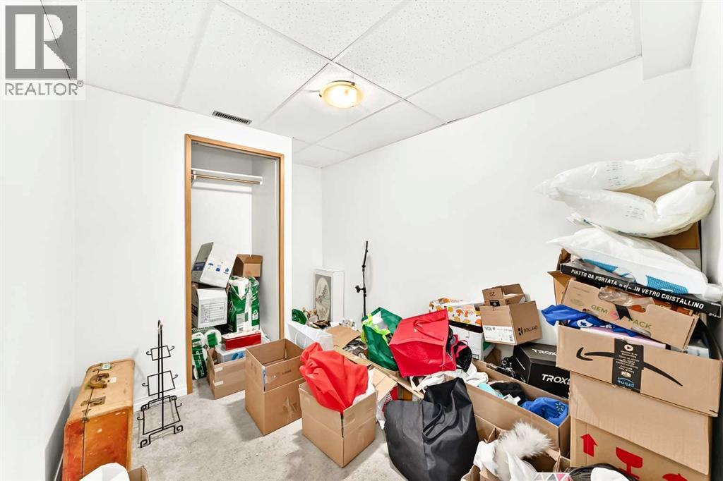 454 20 Avenue NW — photo 32