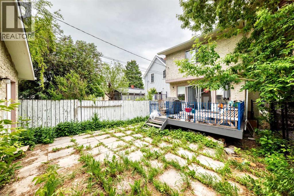 454 20 Avenue NW — photo 43
