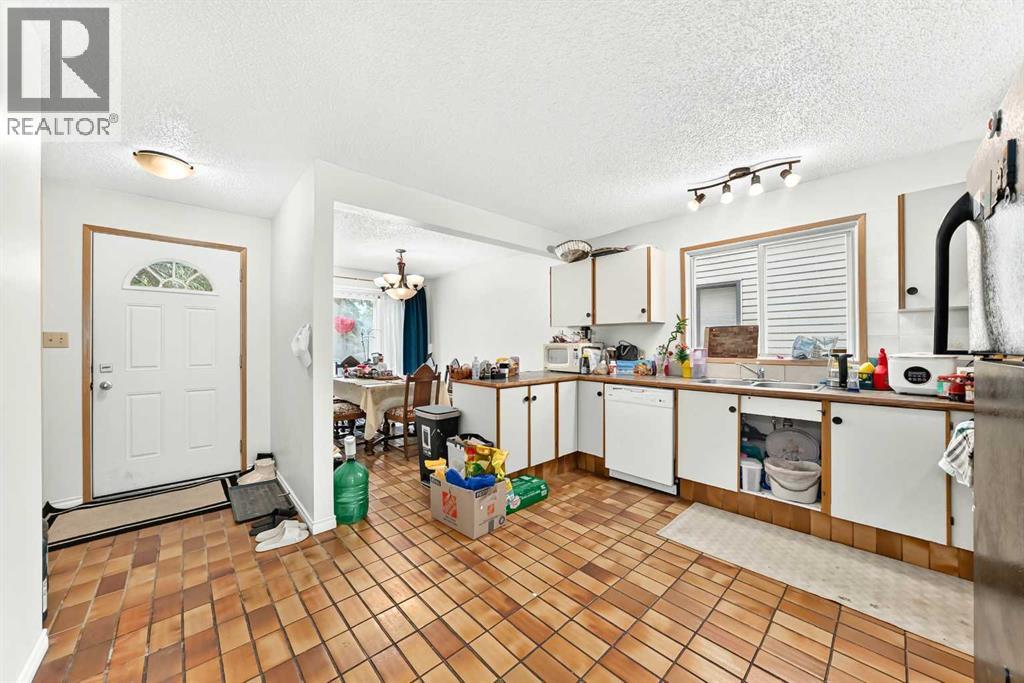 454 20 Avenue NW — photo 9