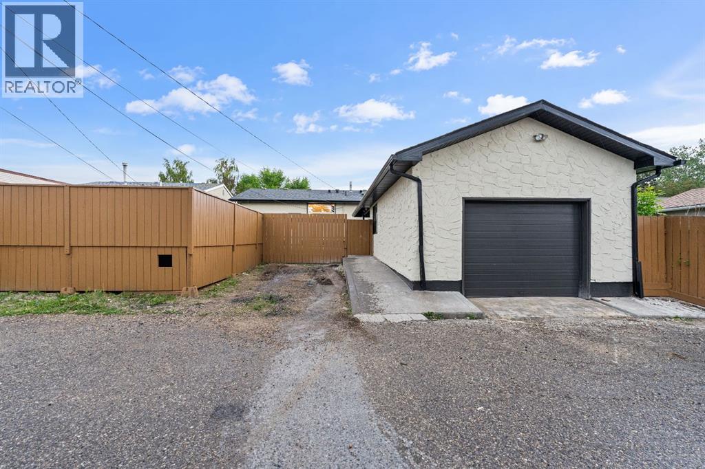 4911 Marcombe Road NE — photo 44