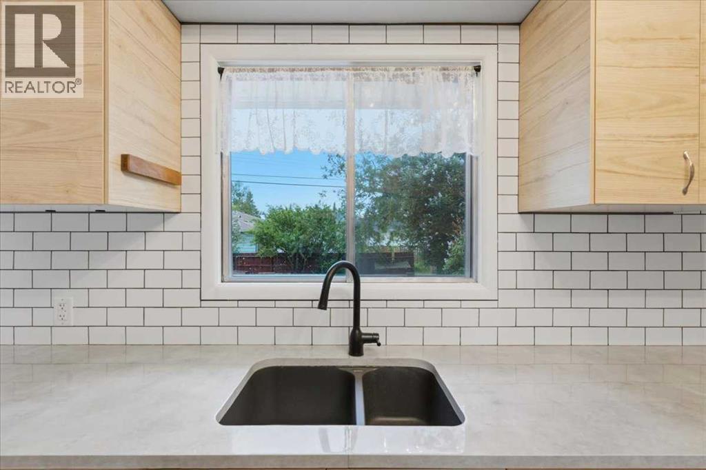 4408 8 Avenue SW — photo 14