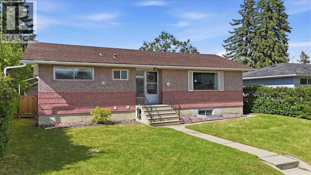 4408 8 Avenue SW - photo 2